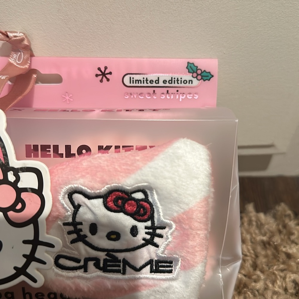 NWT Hello Kitty Limited Edition Spa Headband - Picture 3 of 5